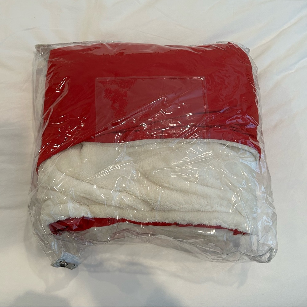 University of Wisconsin Badgers Red Blanket - Picture 2 of 8